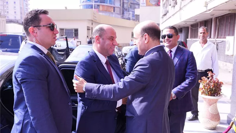 وزير العمل ومحافظ الغربية يبحثان فرص العمل والتدريب ودعم الاستثمار وحقوق العمال