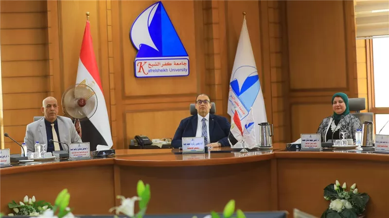 رئيس جامعة كفر الشيخ يشدد على جاهزية الكليات قبل بدء الدراسة
