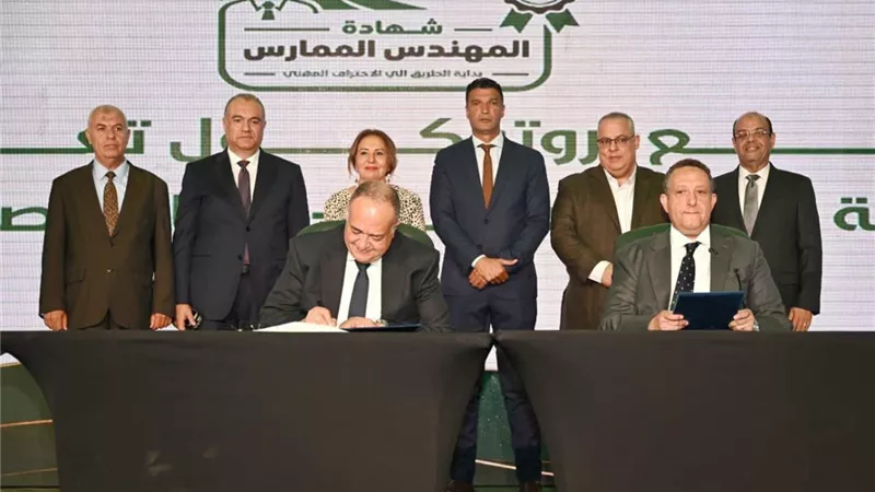 وزير الصناعة يعلن إطلاق شهادة «المهندس الممارس المعتمد».. التفاصيل