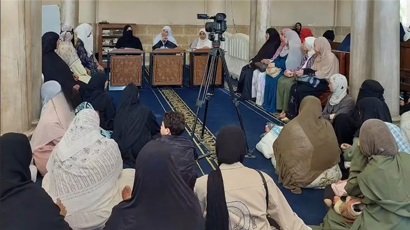 الأزهر يستعرض منهج الإسلام في محاربة التفكير السلبي في ملتقاه الأسبوعي للمرأة 