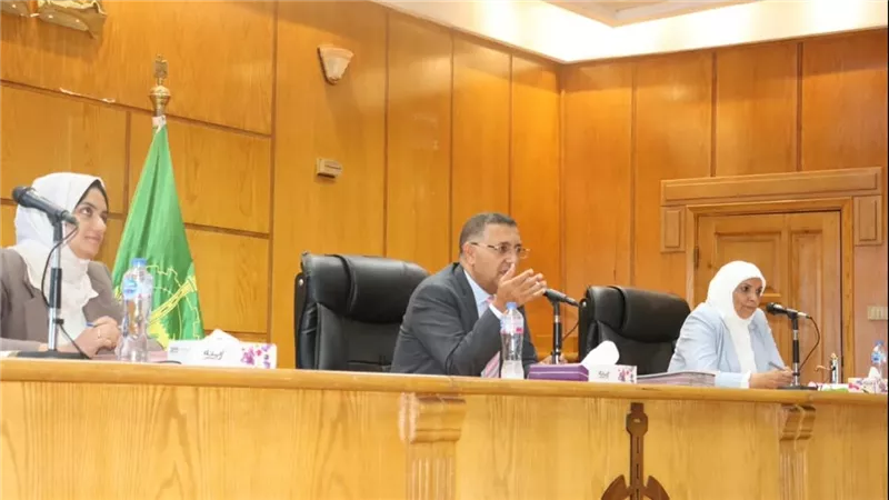 محافظ القليوبية يتابع تقنين أراضي الدولة والتصالح في مخالفات البناء وتراخيص المحال