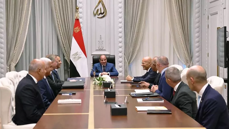 السيسي يشدد على استمرار مصر في تقديم التيسيرات اللازمة لشركة إيني الإيطالية