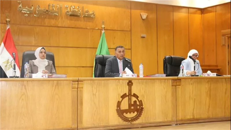 محافظ القليوبية يوجه برفع درجة الاستعداد بالمدارس استعدادًا للعام الدراسي 
