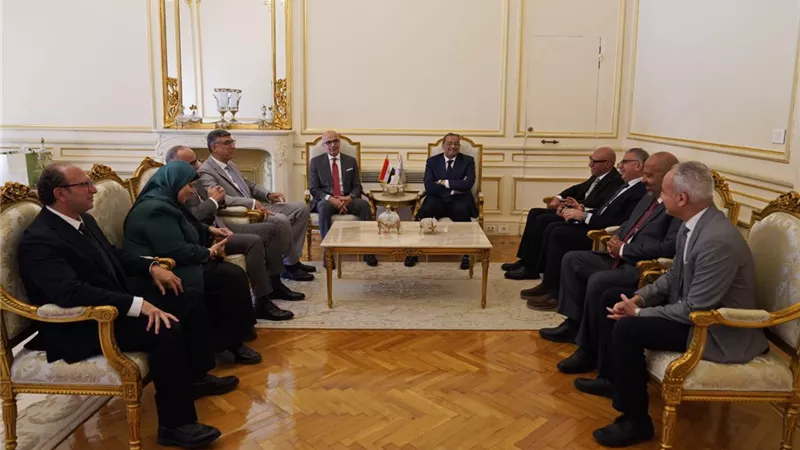 جامعة عين شمس والمصرية للاتصالات توقعان بروتوكول لتشغيل منصة الذكاء  الاصطناعي