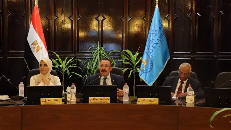 مجلس جامعة الإسكندرية يستعد للعام الدراسي الجديد ويؤكد سرعة التحول إلى جامعة 