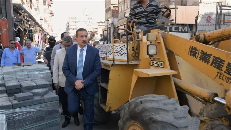 محافظ بورسعيد يتفقد بدء استئناف أعمال تطوير شارع 