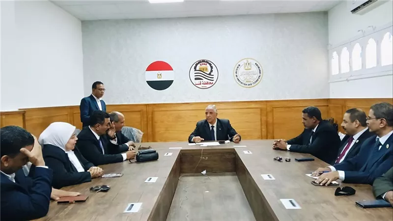 عقب لقاء الوزير.. وكيل الوزارة يقود اجتماعًا موسعًا مع مديري ووكلاء الإدارات
