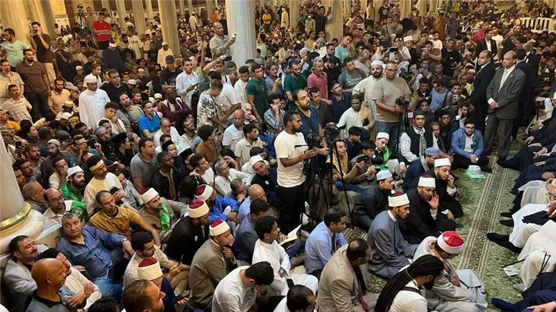 أوقاف القاهرة: لا موضع لقدم في ساحة مسجد الحسين خلال ختم 