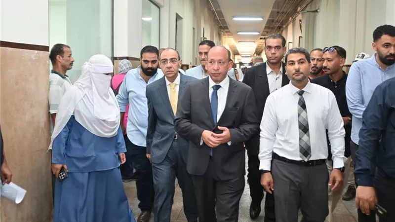 عميد طب قصر العيني يوجه بسرعة استكمال تطوير وحدات الرعاية ورفع كفاءة الخدمات 