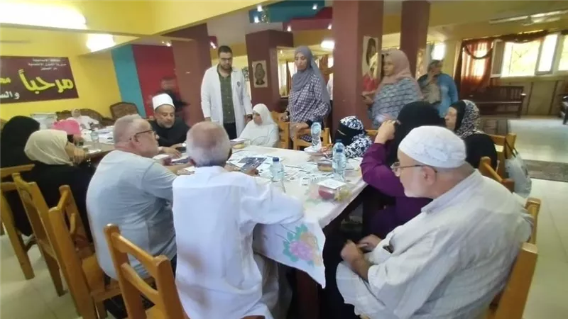 أوقاف الإسماعيلية تشارك نزلاء دار المسنين فرحتهم بالمولد النبوي الشريف