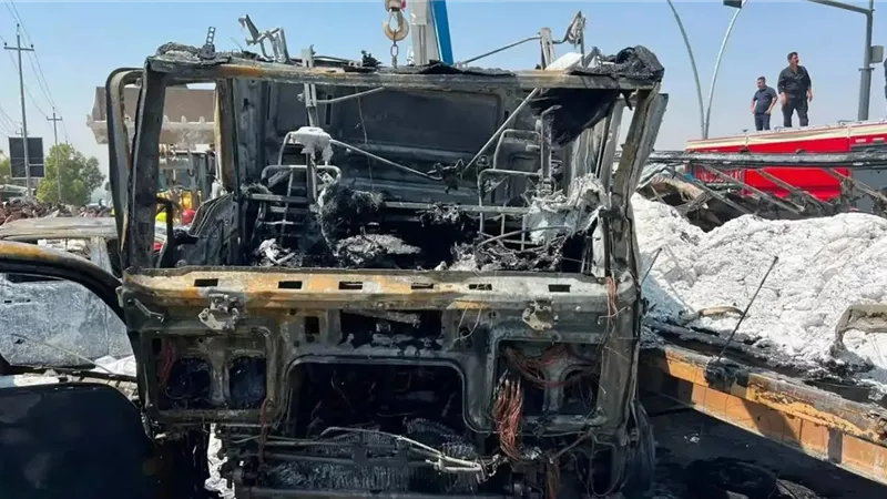 العراق.. مصرع 4 وإصابة 8 في حادث اصطدام شاحنة بعكس الاتجاه (فيديو)