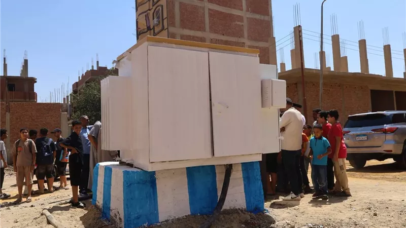 استجابة لشكاوى الأهالي.. تعزيز شبكة الكهرباء بمنطقة الكيلو 46 بالجناين بالسويس