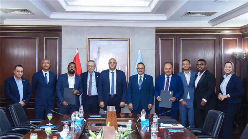 محافظ الإسكندرية يشهد توقيع بروتوكولين لتطوير منظومة جمع وإعادة تدوير المخلفات
