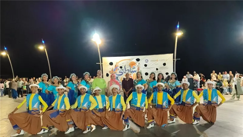 الفن الشعبي يختتم ليالي شاطئ الفن في دمياط وسط إقبال جماهيري
