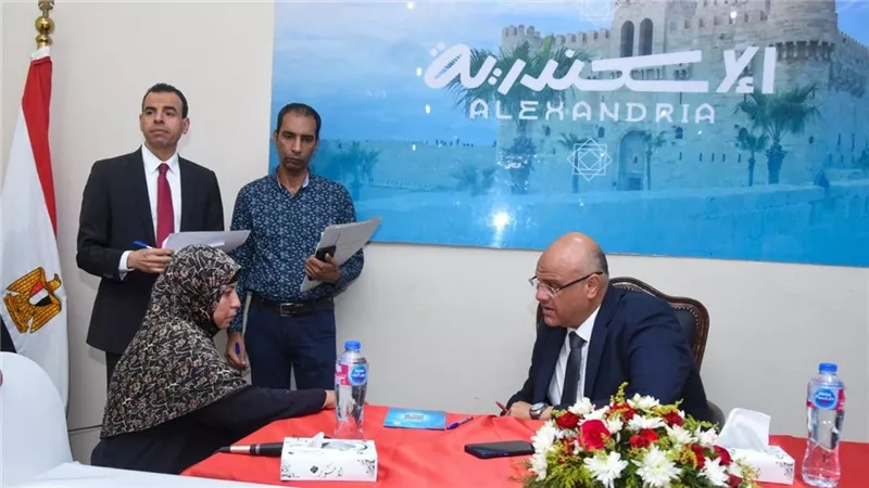 محافظ الإسكندرية يعقد اللقاء الجماهيري لبحث شكاوى أهالي أحياء الجمرك وغرب
