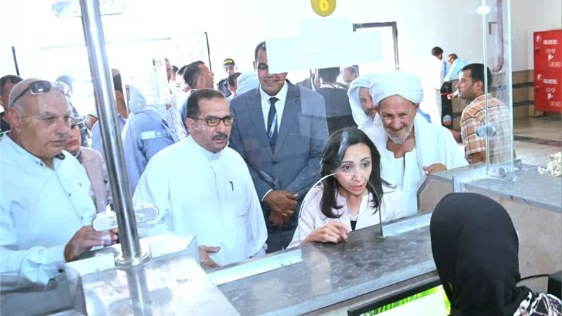 توجيهات مشددة من محافظ البحيرة لتوفير الخدمات التموينية بقرية الحمراء