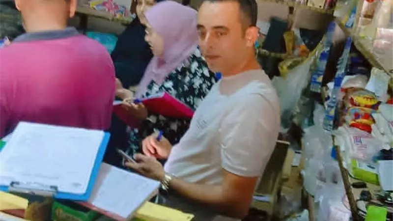ضبط 12 مخالفة وإيقاف منشأتين.. حصاد حملة رقابية على أسواق سفاجا