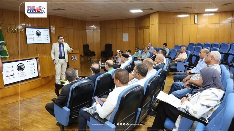 محافظ المنيا يستعرض مقترحًا لمشروع تنظيم أوضاع مركبات التوك توك 
