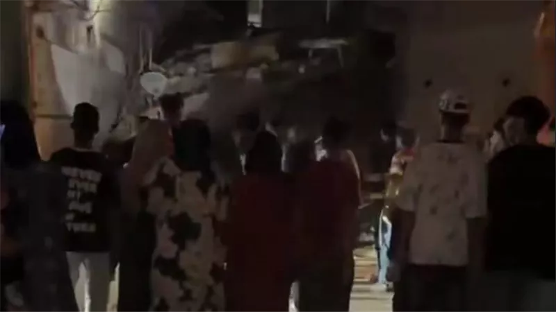 انهيار منزل مكون من 6 طوابق في بنها دون وفيات بالقليوبية