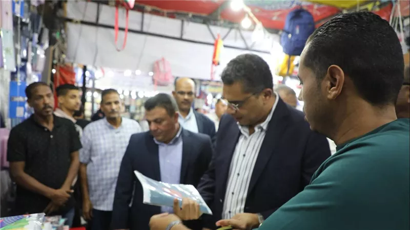 محافظ البحر الأحمر يهنئ الطلاب بالعام الدراسي الجديد ويفتتح معرض 