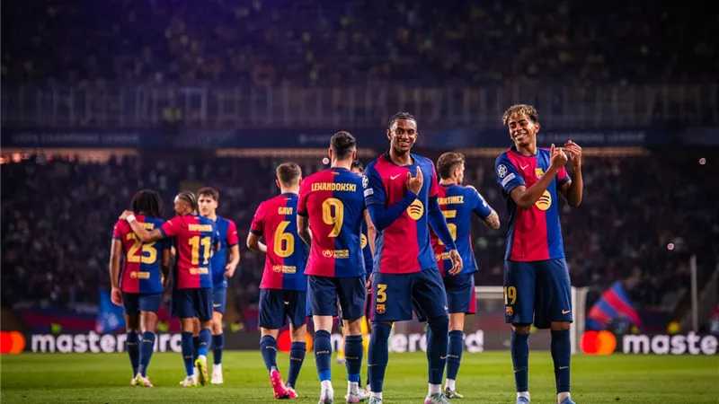 برشلونة يجري تغييرات بالجملة في التشكيل أمام فينورد.. موقف حمزة عبد الكريم