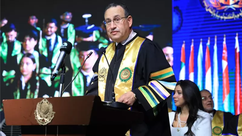 قنصوة يشهد حفل تخرج الدفعة الأولى من كلية الطب بالأكاديمية  العربية للعلوم