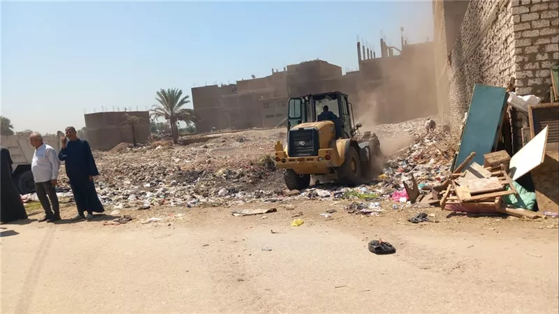 برعاية محافظ قنا.. رفع 90 طن مخلفات وتوزيع حقائب للتسوق ضمن مبادرة 