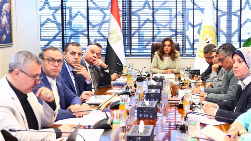 منال عوض تتابع تنفيذ الخطة الاستثمارية للقطاع البيئي للعام المالي 2026/2027