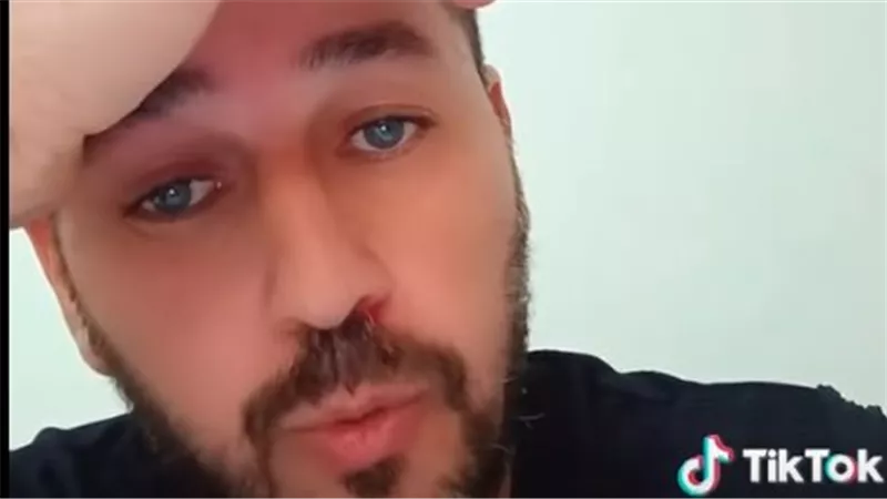 بعد اتهامه بالسرقة وتهديده بالترحيل..مصري يستغيث بملك البحرين والسفارة المصرية