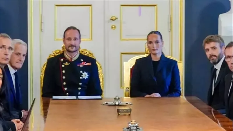 بعد ظهور الأميرة إليزابيث بالزي العسكري برفقة والدها.. معلومات عنها