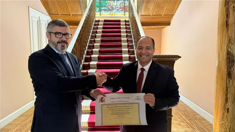 الأول في مصر.. عميد طب أسنان سوهاج ينال الدكتوراه من جامعة أوفيدو الإسبانية