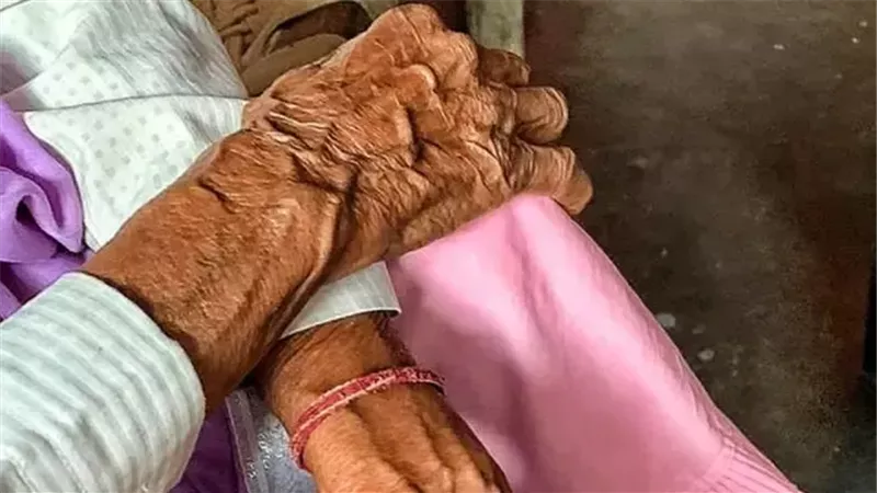 استغاثة لوزارة الداخلية لضبط لص استغل إعاقة سيدة مسنة وسرق معاشها بالزرقا