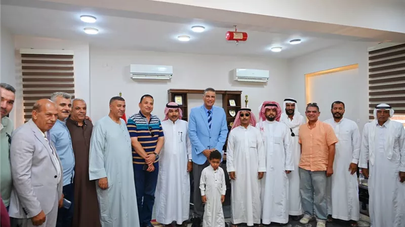 محافظ جنوب سيناء يلتقي أصحاب الأنشطة السياحية بمدينة دهب للاستماع إلى مطالبهم