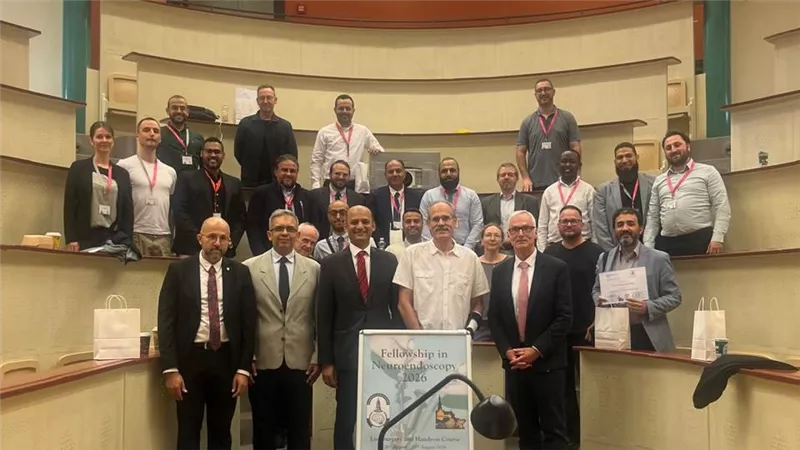 جامعة القاهرة تعلن تخريج 13 طبيبًا في برنامج الزمالة المتخصصة لجراحة الأعصاب