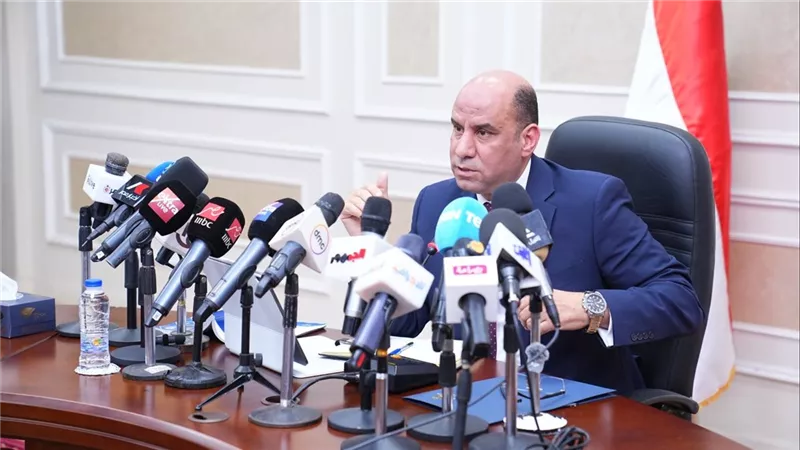 وزير العمل يُطلق القواعد العامة للائحة تنظيم العمل بشركات القطاع الخاص