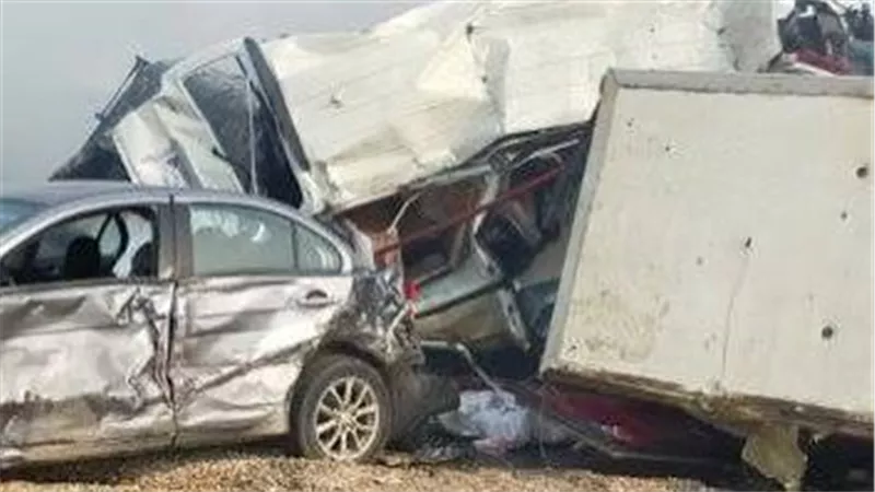 نزيف على الأسفلت.. إصابة 3 أشخاص في حادث تصادم بالفيوم 