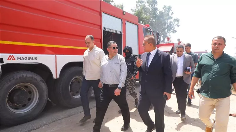محافظ دمياط يتابع إخماد حريق مصنع مشبك بكفرالبطيخ ويوجه بدعم السيدة المتضررة