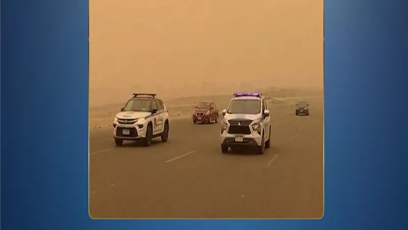 غلق طريق مطروح سيوة من الاتجاهين بسبب الرياح المحملة بالأتربة