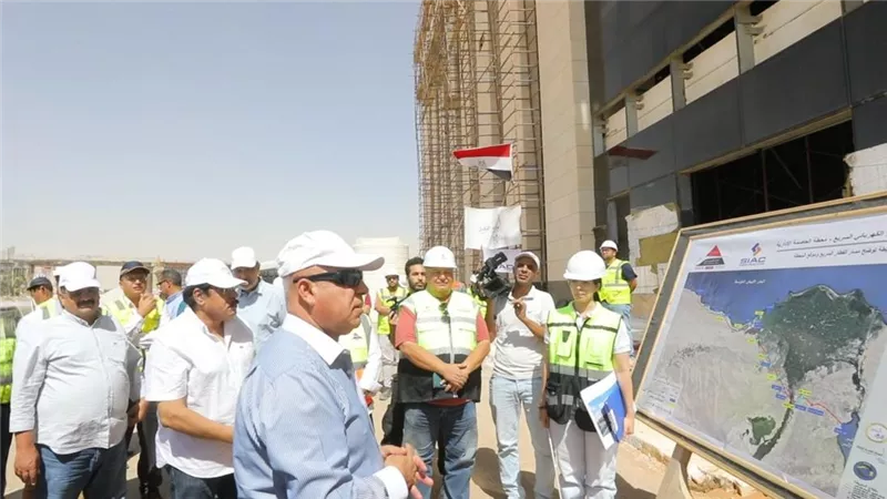 وزير النقل يتفقد الخط الأول للقطار الكهربائي السريع من السخنة حتى العاصمة