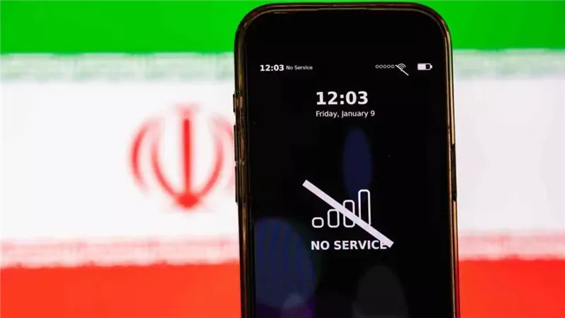 منع الاتصال مقابل الصمت.. كيف تحاصر إيران منتقديها عبر الهواتف؟