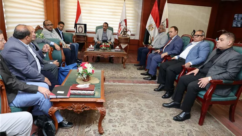 محافظ سوهاج يتابع تنفيذ مشروعات مياه وصرف صحي ممولة بـ3.3 مليار جنيه