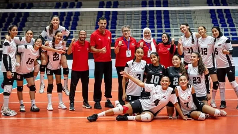 وزير الرياضة يهنئ ناشئات الطائرة بالتتويج بالبطولة العربية