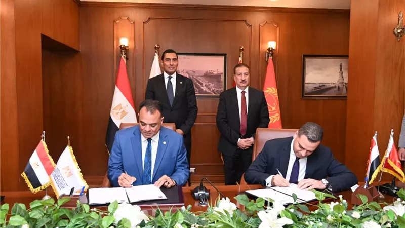 وزير الرياضة ومحافظ بورسعيد يشهدان توقيع بروتوكول استغلال أراضي مراكز  الشباب