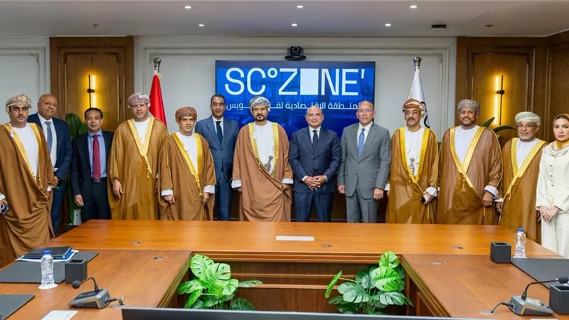 رئيس اقتصادية قناة السويس يبحث تعزيز الشراكة مع وفد عُماني رفيع المستوى