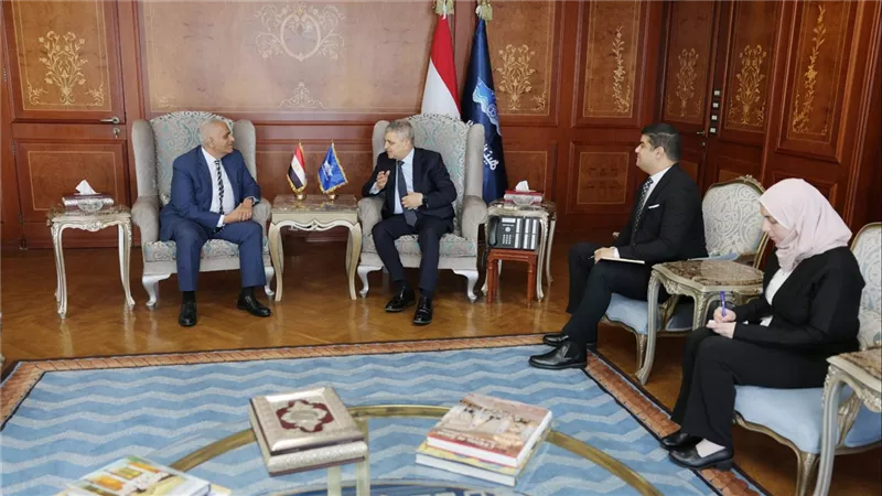 قناة السويس ترصد تعافي عبور سفن الحاويات مع تعزيز التعاون مع بنما