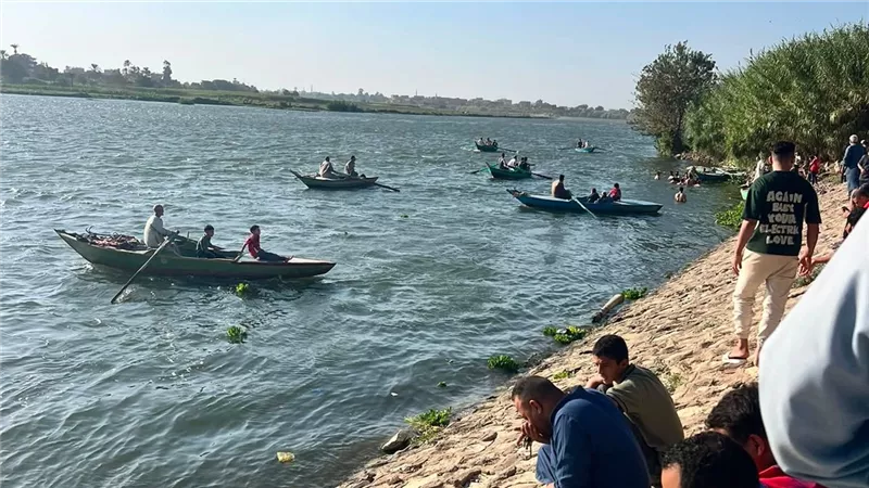 كان بيستحمي..مصرع شاب غرقا فى مياه بحر كفر ربيع بالمنوفية