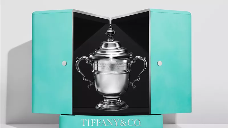 Tiffany & Co. تجدد شراكتها مع US Open.. أربعة عقود من صناعة كؤوس النصر