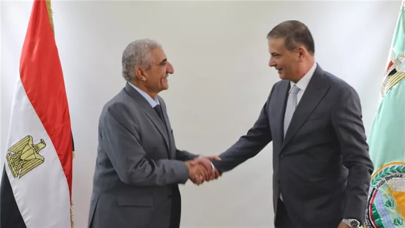 وزير الزراعة يستقبل مدير