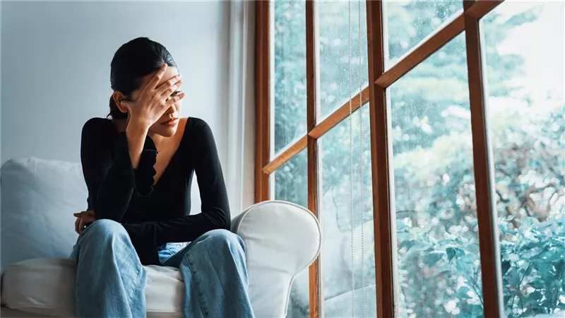5 عادات نفسية تستنزف طاقتكِ يوميًا.. تخلصي منها لاستعادة هدوئك
