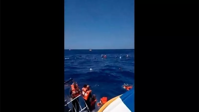 غرق عبارة قبرص يثير الجدل.. تحقيق موسع واتهامات بإغلاق الأبواب وهروب القبطان